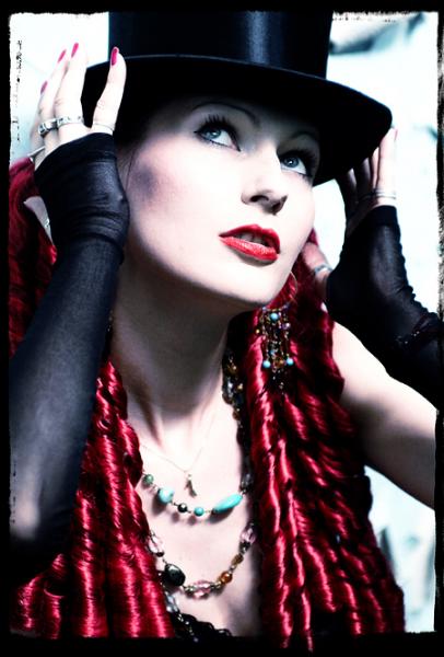 haut-forme et gants noirs^^